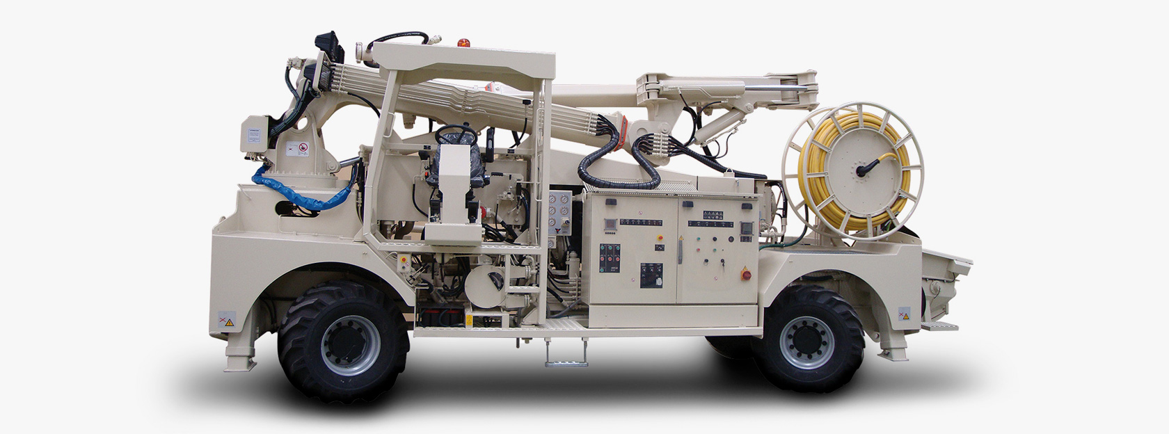 We design and build versatile and cost-effective shotcrete robots for tunnels and mine construction.