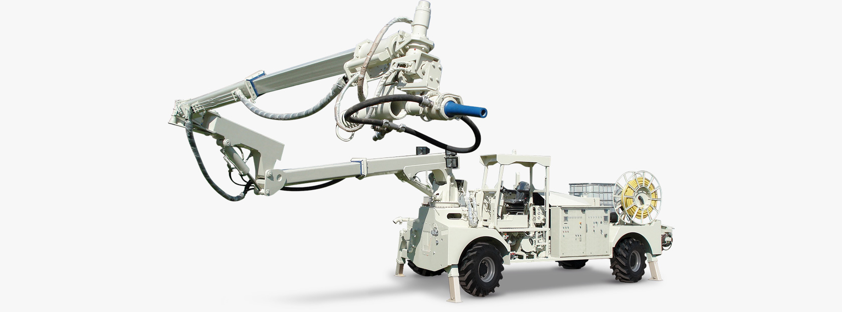 We design and build versatile and cost-effective shotcrete robots for tunnels and mine construction.